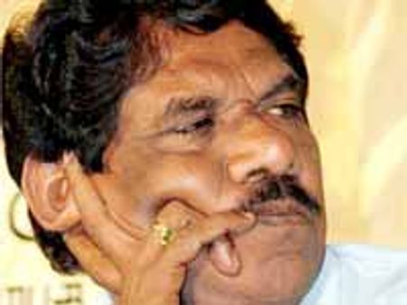 హీరోలను ఆరాధించవద్దని స్టార్ డైరక్టర్ పిలుపు