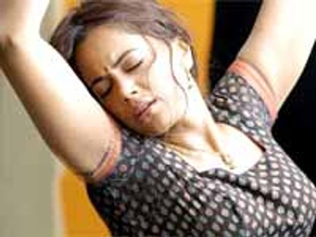 సమీరా రెడ్డిని సెక్స్ వర్కర్ చేస్తున్న గౌతం మీనన్