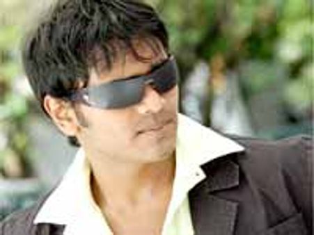 నన్ను చూసి అందరూ తిట్టుకోవాలి: మనోజ్ ఆకాంక్ష