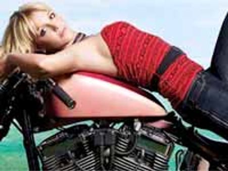 విచ్చలవిడిగా తిరుగుతూ తండ్రిని బెదరగొడుతున్న బ్రిట్నీ స్పియర్స్..!!