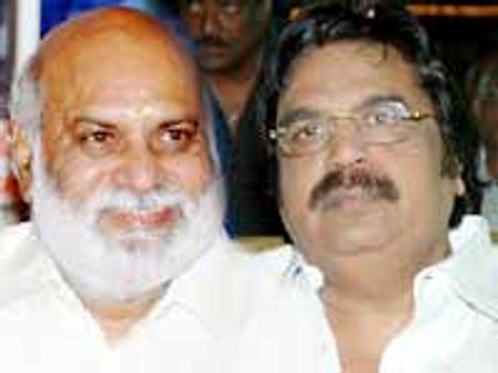 దర్శకేంద్రుడు రాఘవేంద్ర తో పోటికి తలపడనున్న దర్శకరత్న దాసరి!??