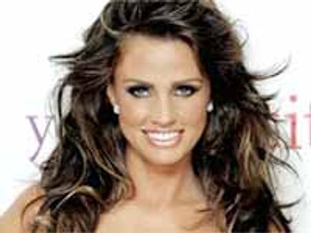 ఒకప్పుడు ఆమెను ఆరాధించిన వారే ఇప్పుడు ముఖాన ఉమ్మేస్తున్నారు..!!