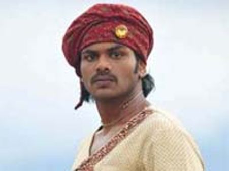 టిక్కెట్టు డబ్బు వెనక్కి ఇమ్మంది వాళ్ళే