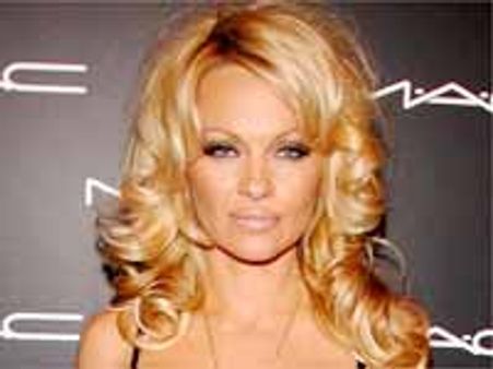 మరీ అంత సెక్సీగా వుంటే మేము తట్టుకోలేము..అందుకే అలా...