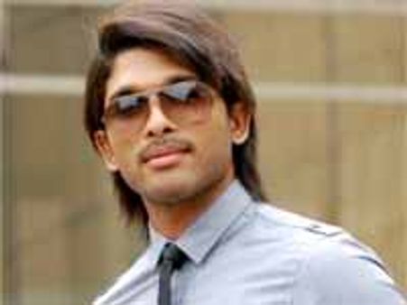 అల్లు అర్జున్ 'బద్రీనాథ్‌' లో నానా పటేకర్