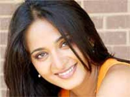 మన్మథుడి కోసం టబు స్థానాన్ని భర్తీ చేస్తున్న అనుష్క!