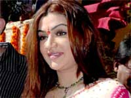 ఆర్తీ మరీ చీప్ గా వెయ్యి రూపాలకే వచ్చేస్తోందట..!!