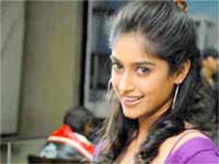 ఇలియానా పేరుకు అర్ధం ఏమిటంటే...