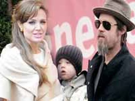 భార్య సినిమాలతో... భర్త ఇంటి పనులతో బిజీ బిజీ..