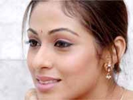 సదా, స్నేహా ఉల్లాల్ కోల్డ్ వార్ ముగిసినట్లేనా