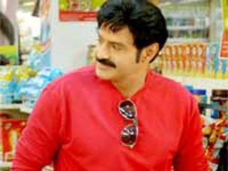 బాలకృష్ణ, జూ న్టీఆర్, పవన్ కళ్యాణ్, అల్లు అర్జున్....తోనే పరిశ్రమ కళ కళలాడుతోంది!