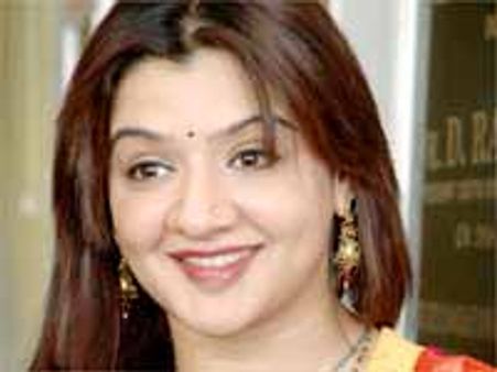 అనాధల నడుమ ఆర్తీ అగర్వాల్