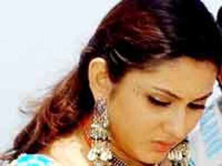 బాలయ్యతో ఆడ 'సింహం' నమిత!