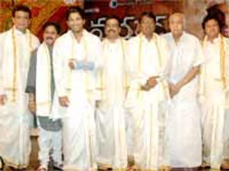 ఘనంగా ‘వరుడు’ పాటలు