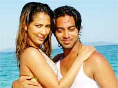 నవదీప్ తో కిమ్ శర్మ జిమ్ జిమ్!