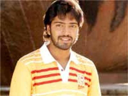 రాత్రి 12 నుంచి 12.40 మధ్య అల్లరి నరేష్