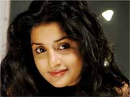 మీరా జాస్మిన్‌ 'మోక్ష' ఎంతదాకా వచ్చింది?