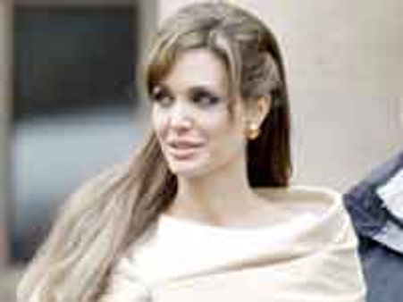 ఆమె క్యారెక్టర్ తెలిసిపోవడంతో.. ఆమె అంటేనే హడలిచస్తున్నారు..!