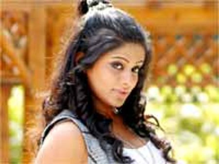 ఇప్పటికైనా కళ్లు తెరచుకున్నా ప్రియమణి!