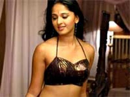 హాట్ స్టార్ అనూష్క యోగా డీవీడీ వస్తోందా?