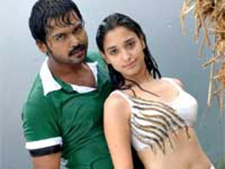 'ఆవారా' తో తిరుగుతున్న తమన్నా