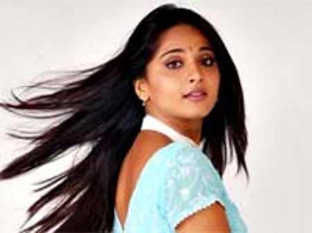 'చంద్రముఖి' సీక్వెల్ లో వెంకీ సరసన ఆమె?