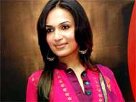 చేతిలో సూపర్ స్టారే ఉంటే ఆయన బొమ్మెందుకు!