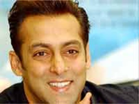 సల్మాన్ ఖాన్... మొన్న తెలుగు, ఇప్పుడు మళయాళం