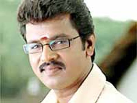 డైలీ సీబీఐ ఆఫీసుకు వెళ్ళివస్తున్న దర్శకుడు