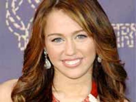 హీరో మీద మనసు పారేసుకున్న ఛోటా స్టార్ హీరోయిన్ తల్లి