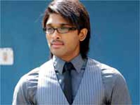 300 ప్రింట్లతో దూసుకువస్తున్న 'వరుడు'