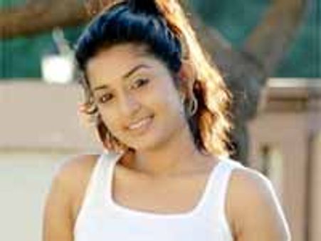 మీరాజాస్మిన్ 'మోక్ష' ఎంతవరకూ వచ్చింది