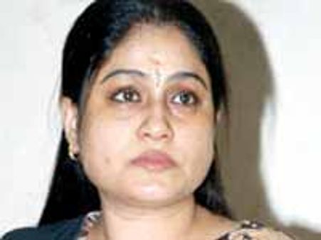 ‘తెలంగాణ’ టివీలో రాములమ్మ అందాలు!