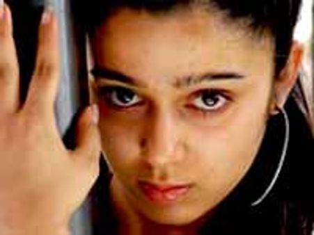 బాగా భయపెడతా: చార్మి