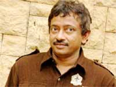 శ్మసానంలో రామ్ గోపాల్ వర్మ ఏం చేస్తున్నాడు?