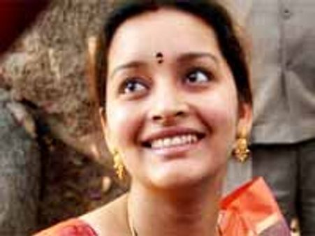 పాపకు జన్మనిచ్చిన రేణూ దేశాయ్