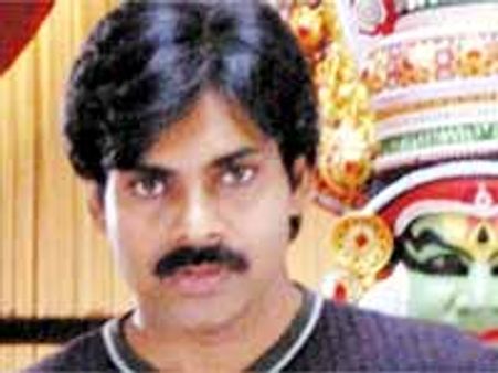 రక్త చరిత్ర 'గుండు సన్నివేశం' తో హడలిచస్తున్న పవన్ కళ్యాణ్!