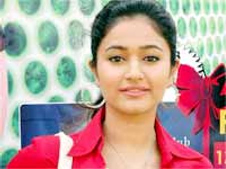 పూనమ్ బజ్వా మళ్ళీ కచేరీ ఆరంభం