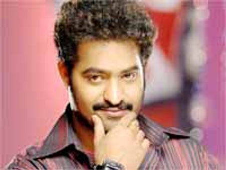 లక్ష్మీ పార్వతి ఎంట్రీతో చంద్రబాబుకు దూరమవుతున్న జూ ఎన్టీఆర్!?