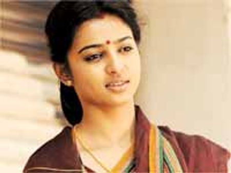 ప్రేమలో మునిగితేలుతున్న రక్త చరిత్ర జంట