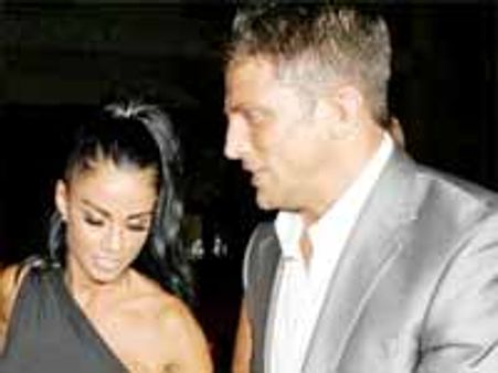 నైట్ క్లబ్ లో లేట్ నైట్ లో అల్లరిపాలయింది