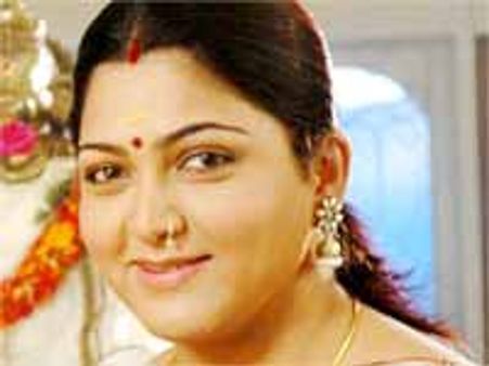 ఆ హీరోతో లేచిపోవటానకి రెడీ...ఖష్బూ