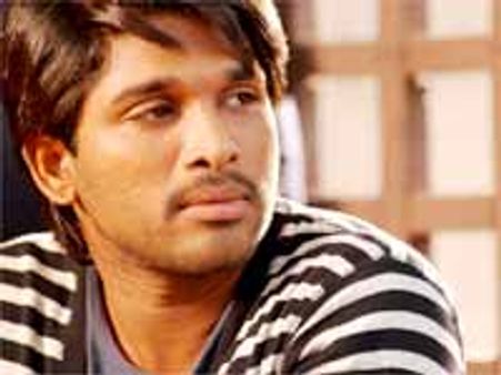 'వరుడు' లో అల్లు అర్జున్ పాత్ర ఏమిటంటే...