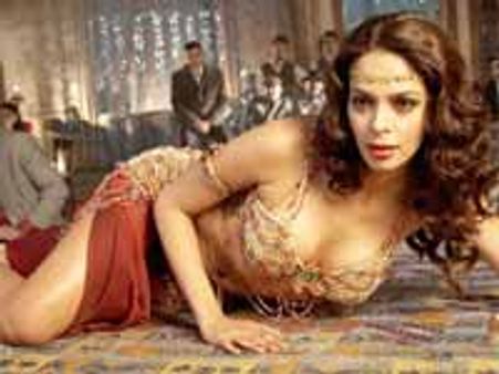 బూతు డాన్స్ కేసులో...మల్లికా శెరావత్‌