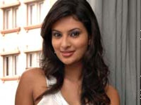 షోయబ్ మాలిక్ తో నాకేం లేదు... బ్లేడు బాబ్జీ హీరోయిన్