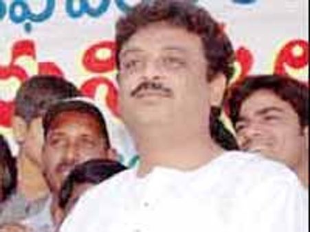 పాత 'మరో చరిత్ర' కంటే బావుంది...నరేష్