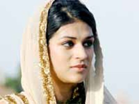 అందాలు ఆరబోతే...శ్రద్ధా దాస్ క్యారెక్టర్