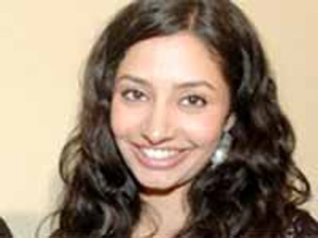 నామీద దిల్ రాజు ఎందుకలా...'మరోచరిత్ర' హీరోయిన్