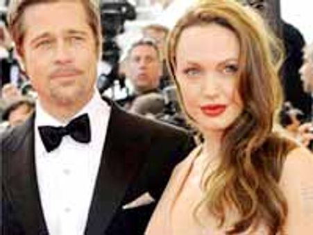 నిరాశ్రయులకు చేయూతనందిస్తున్న ఈ జంట అభినందనీయం