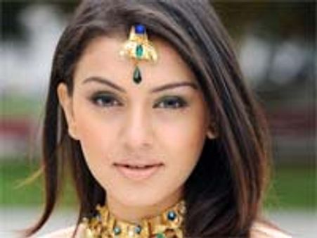 హన్సికకు తృటిలో తప్పిన పెను ప్రమాదం